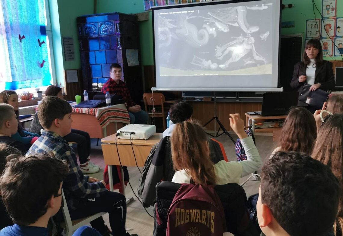 Csillagaszati tanora Nyaradszeredai Iskola
